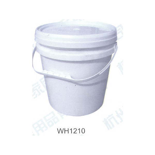 round plastic buckets